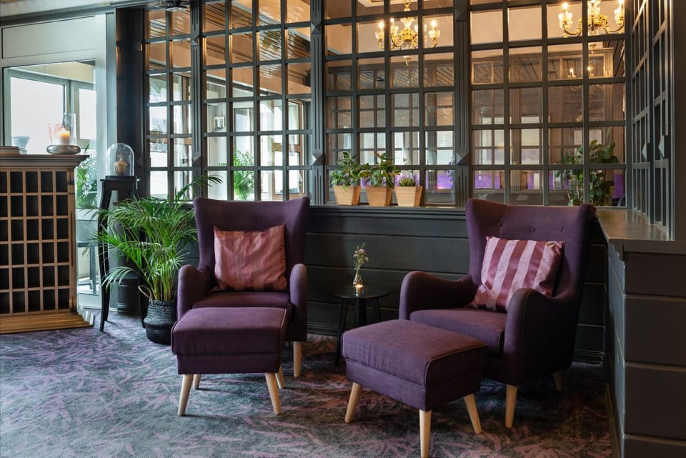 Lounge or bar, Seating area