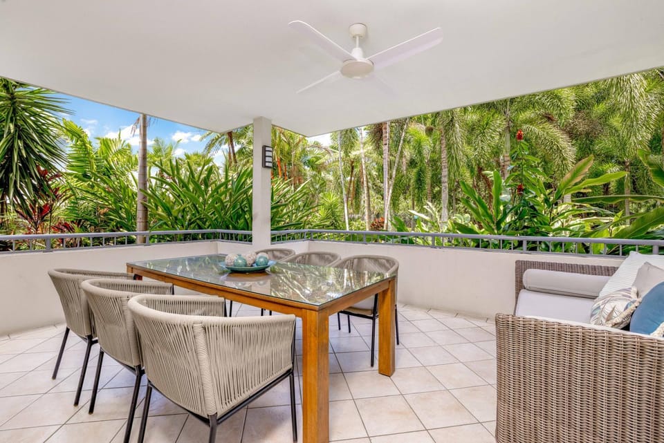 Patio, Garden, Balcony/Terrace, Seating area, Garden view, fireplace