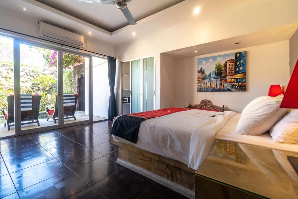 Bedroom, Pool view