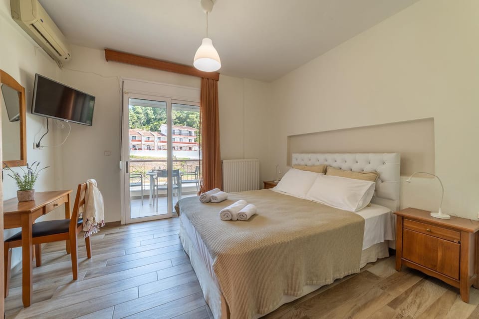 TV and multimedia, Photo of the whole room, Bedroom, towels
