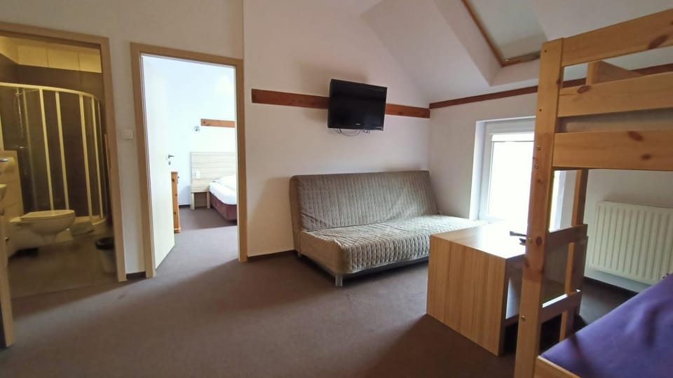 Photo of the whole room, Seating area