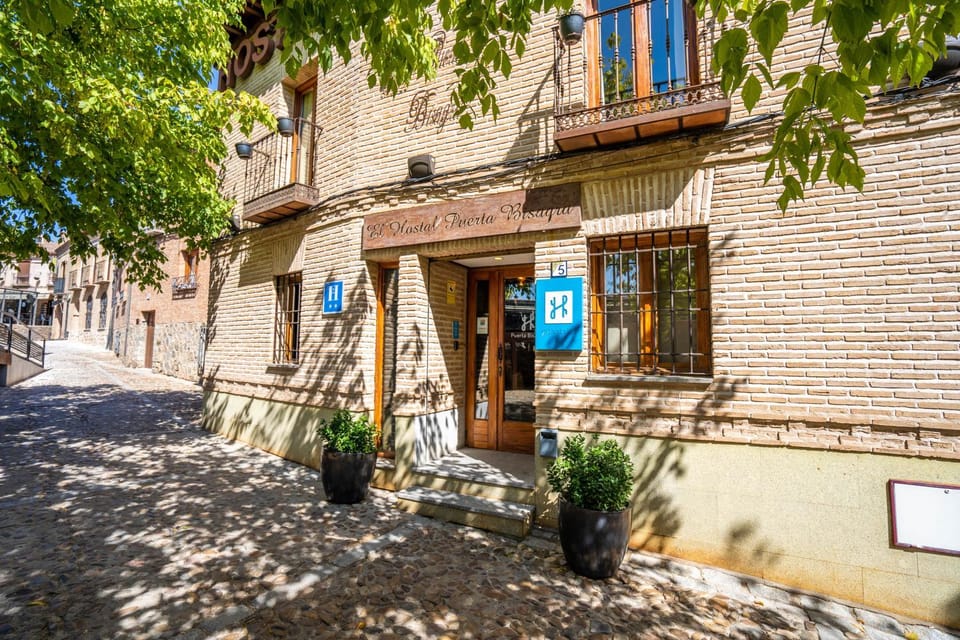 Property building, Facade/entrance, Day, Neighbourhood