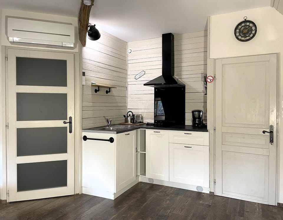 Kitchen or kitchenette, kitchen