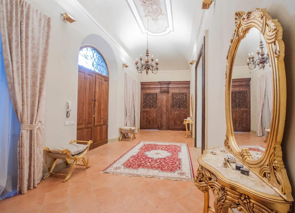 Lobby or reception, Decorative detail