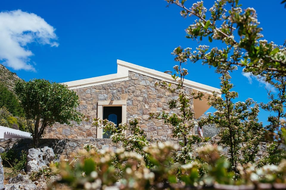Property building, Facade/entrance, Spring, Garden