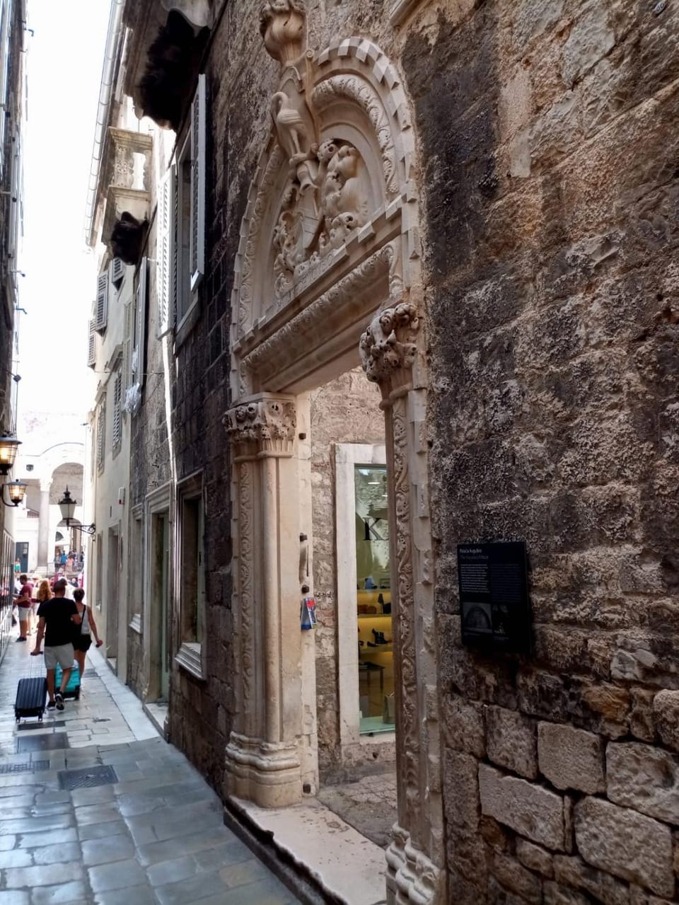 Facade/entrance