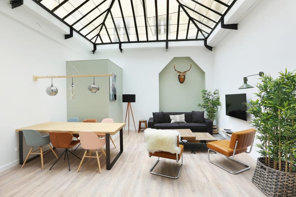Living room, Decorative detail, Dining area