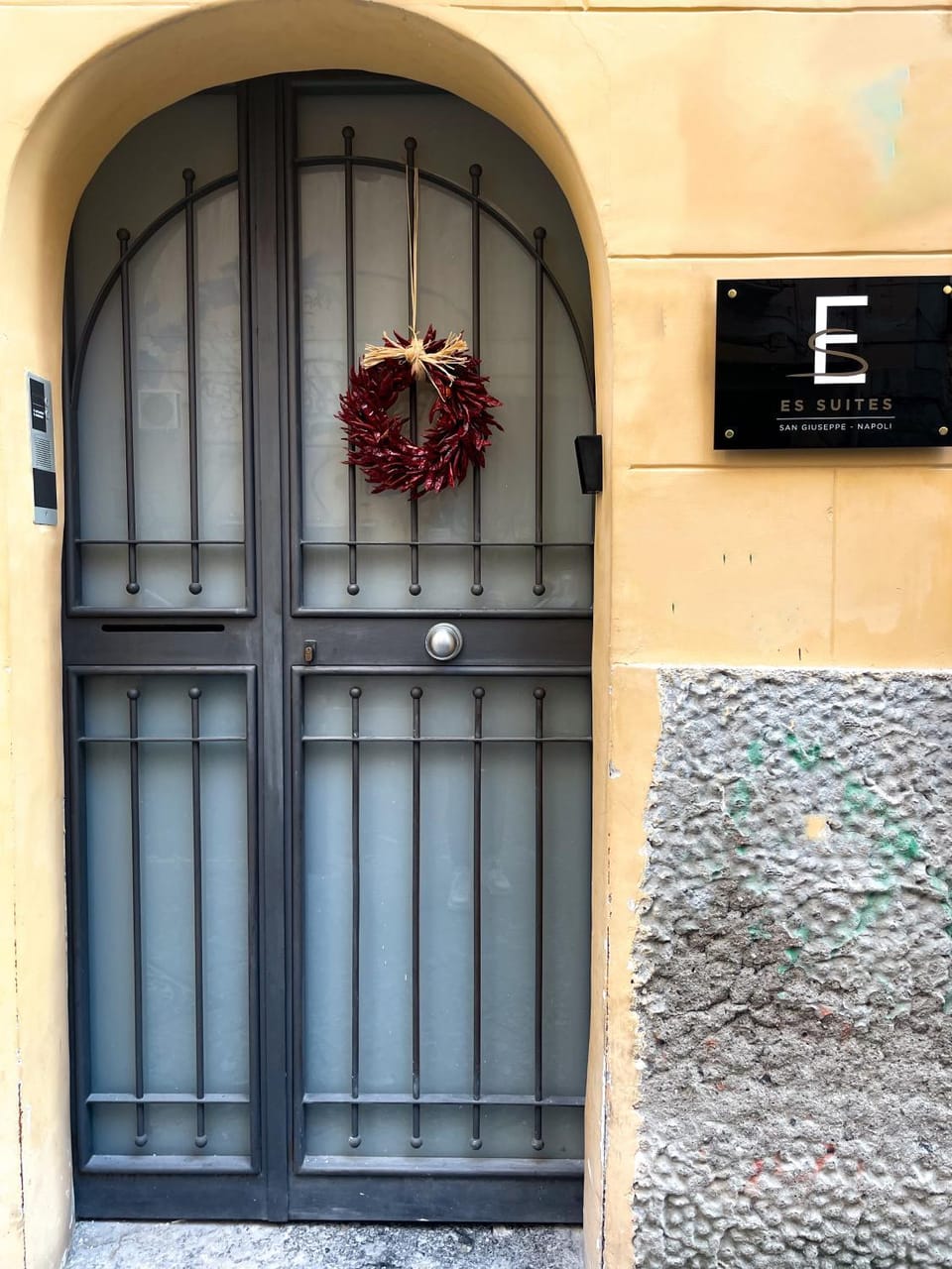 Facade/entrance