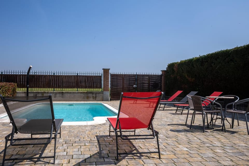 Patio, Day, Spa and wellness centre/facilities, Pool view, Swimming pool, Swimming pool, sunbed