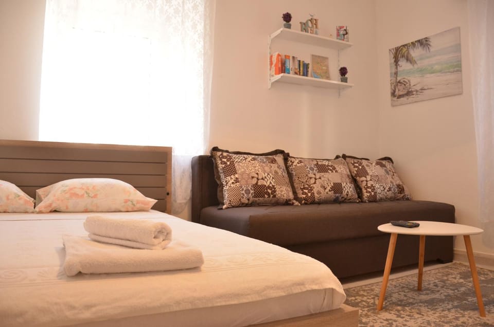 Bed, Living room, Bedroom