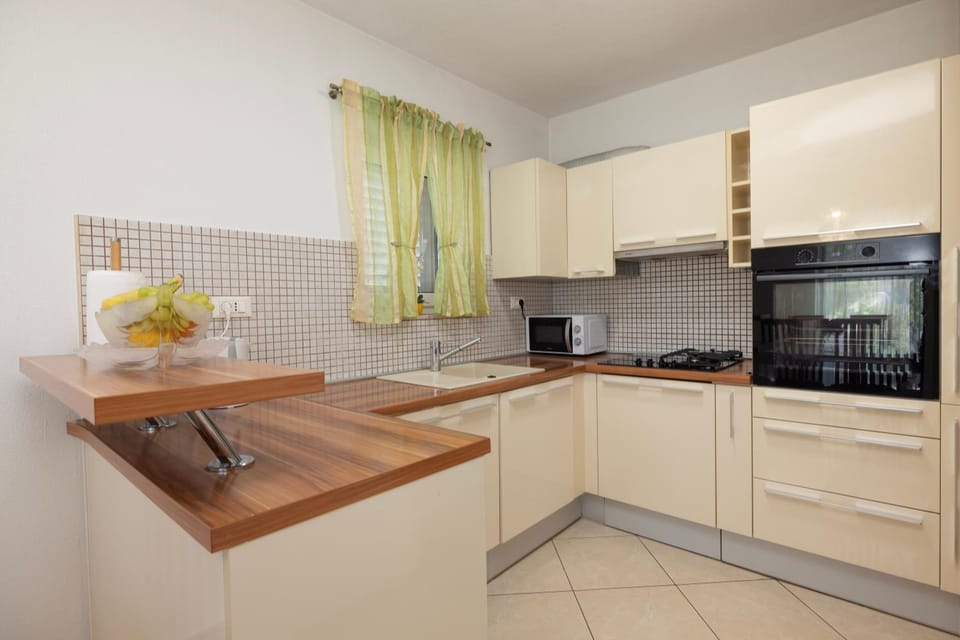 Kitchen or kitchenette, dishwasher, minibar, pet friendly, stove