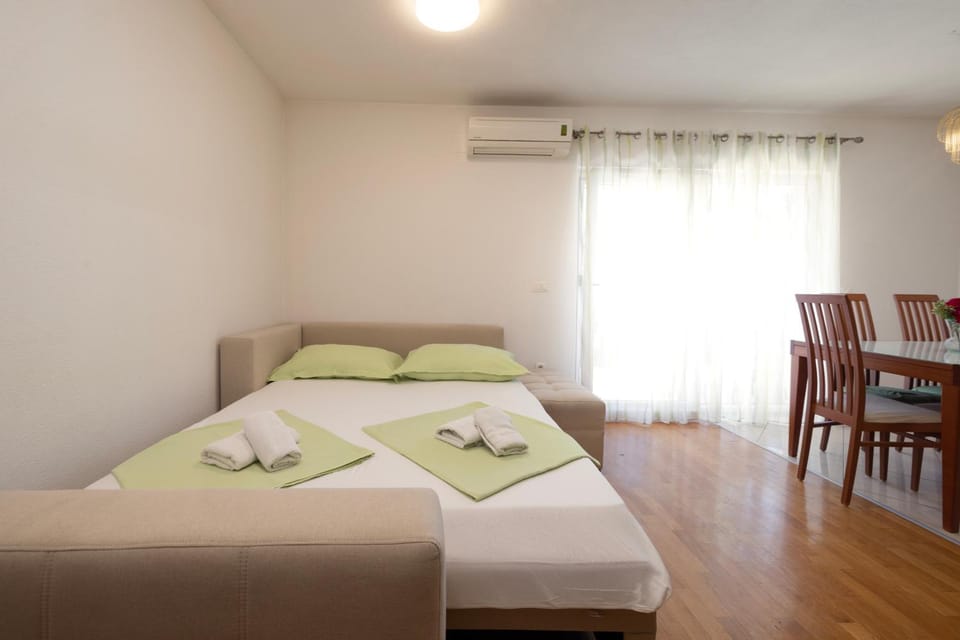Bed, Living room, towels, air conditioner