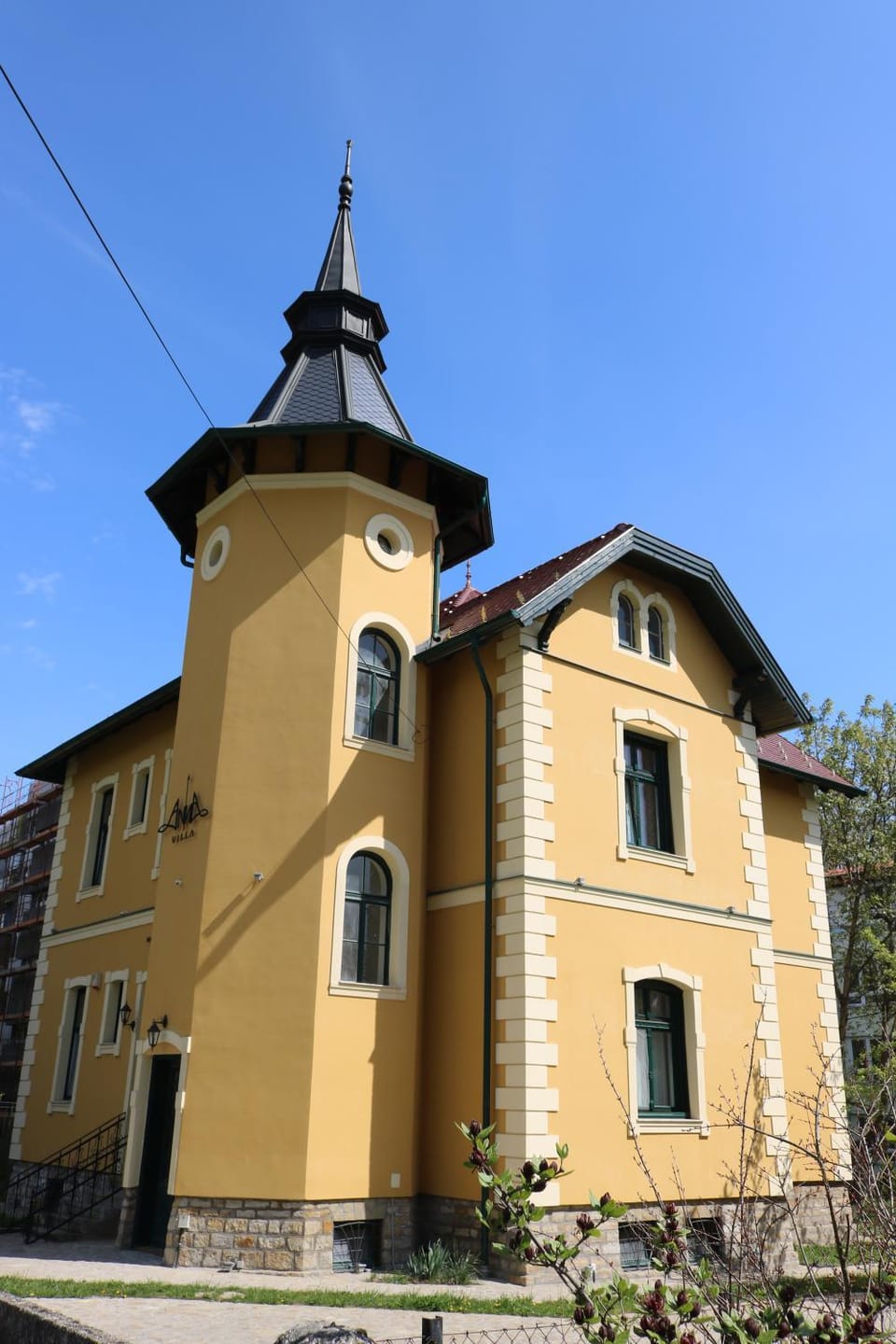 Facade/entrance