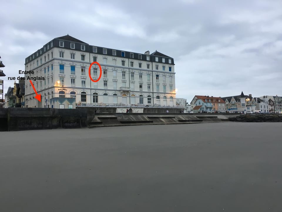 Property building, Facade/entrance, Sea view