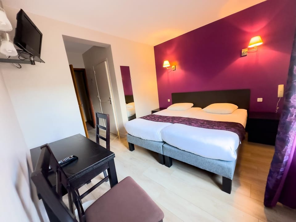 Property building, Photo of the whole room, Bedroom