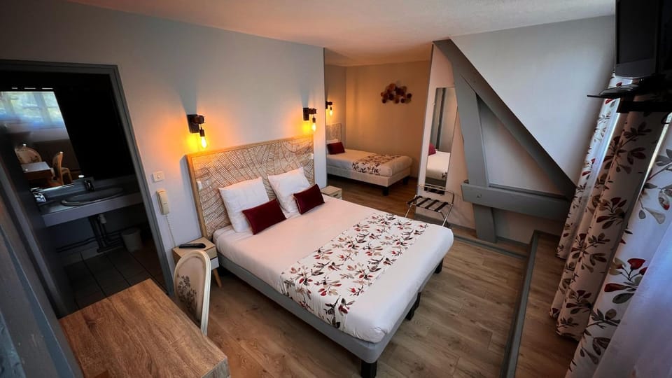 Toilet, Property building, Restaurant/places to eat, Garden view, Breakfast, safe