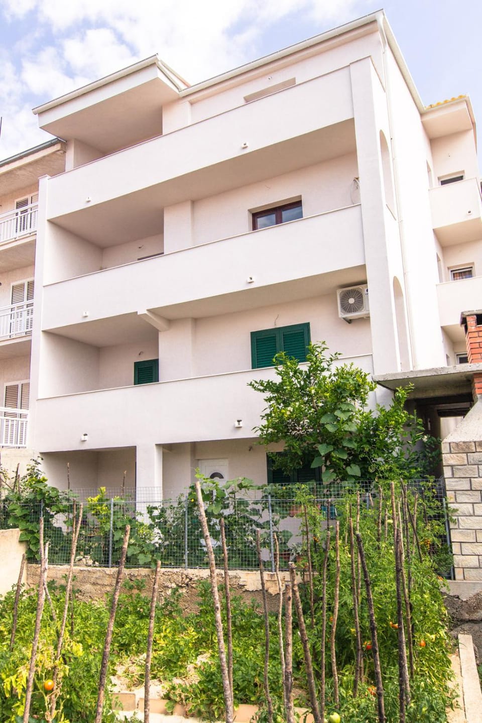 Property building, Spring, Day, Garden, Garden, View (from property/room), Balcony/Terrace, Balcony/Terrace, Garden view