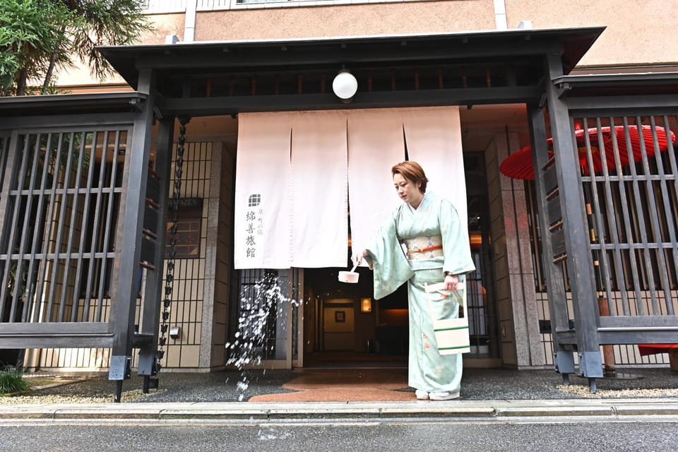 Property building, Staff, Facade/entrance