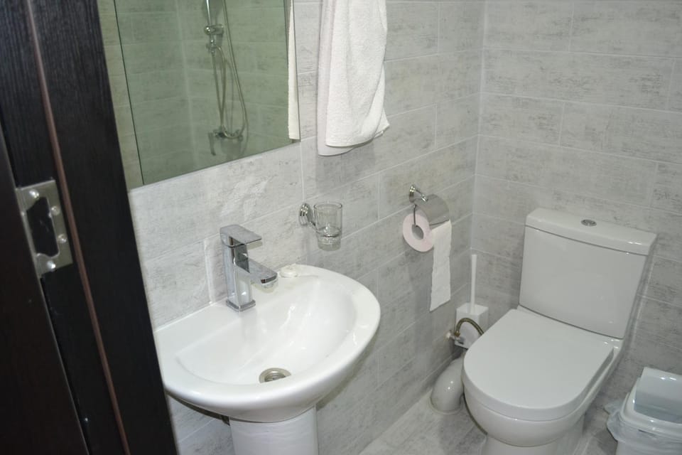 Shower, Toilet, Bathroom, Area and facilities