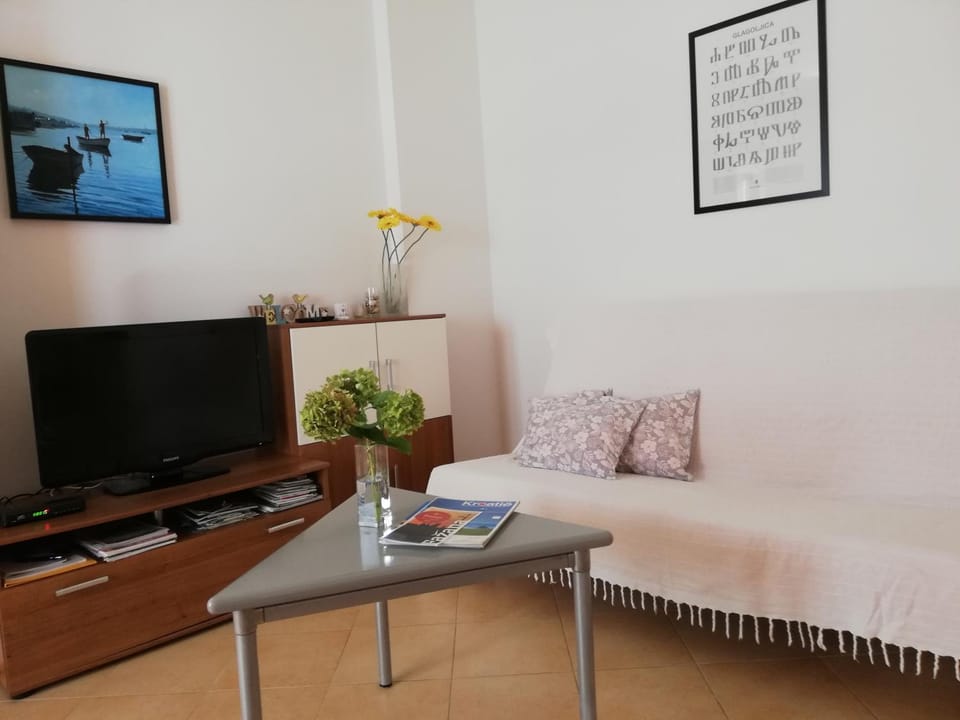 Apartment Suzy with private parking Apartment in Fažana