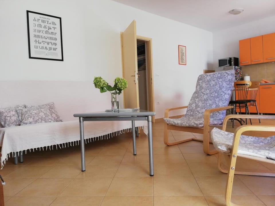 Apartment Suzy with private parking Apartment in Fažana