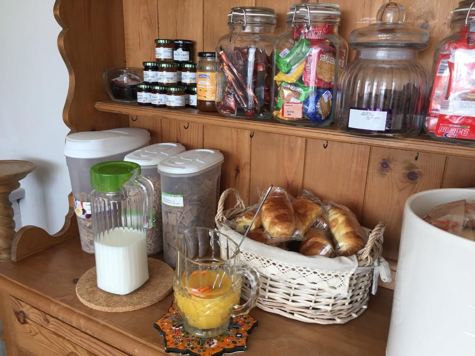 Food and drinks, Food, Continental breakfast