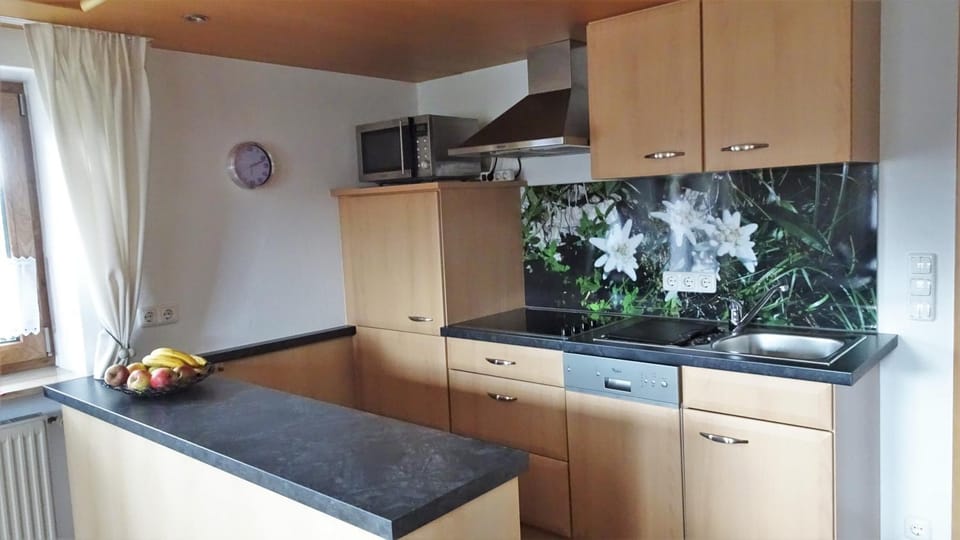 Coffee/tea facilities, Kitchen or kitchenette