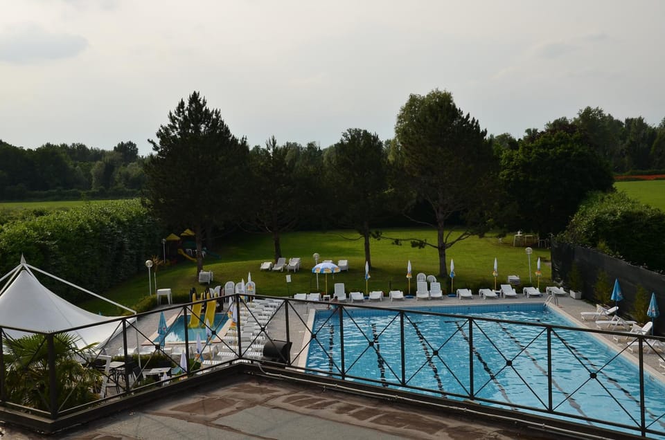 Facade/entrance, Day, Natural landscape, Garden, Balcony/Terrace, Balcony/Terrace, Lounge or bar, Garden view, Pool view, Swimming pool, Entertainment, sunbed