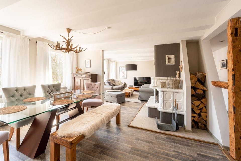 Living room, Dining area