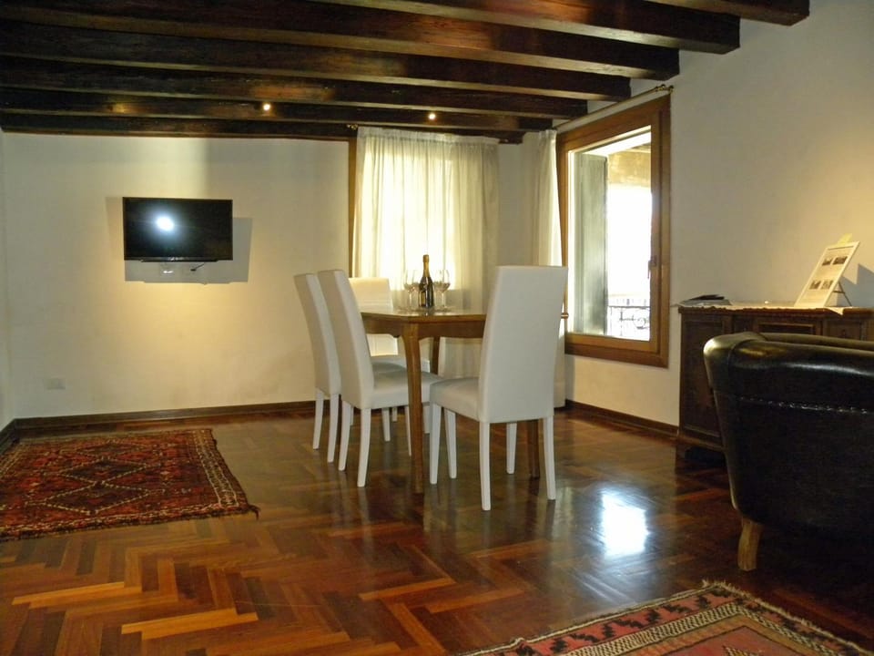 Living room, Dining area