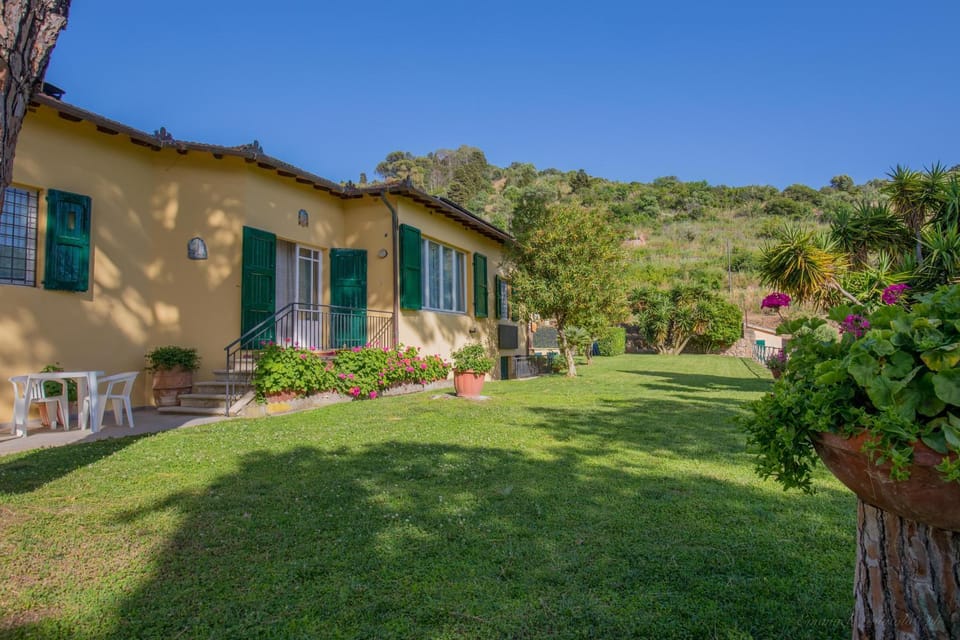 Property building, Day, Garden, Garden view