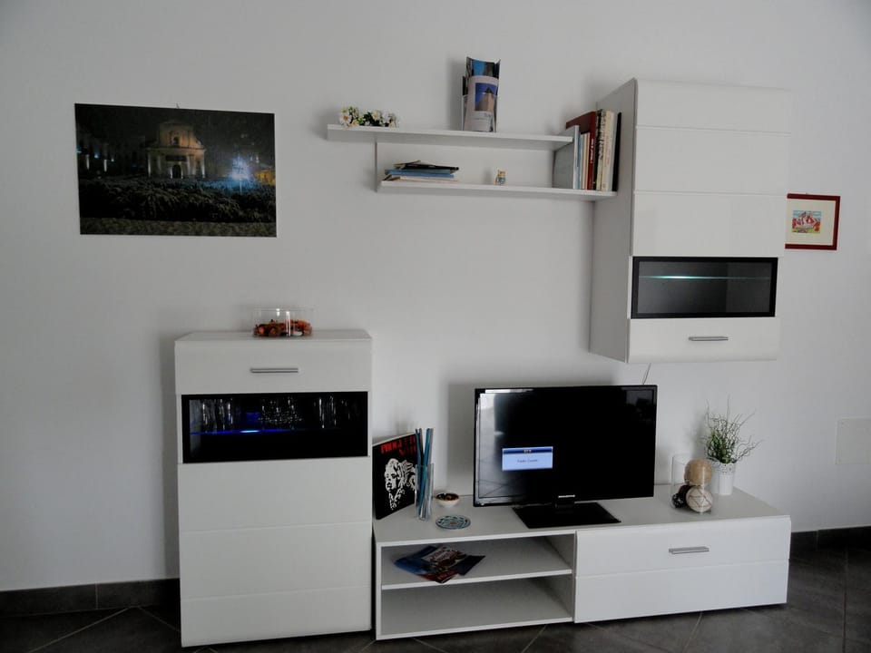 Communal lounge/ TV room, Living room