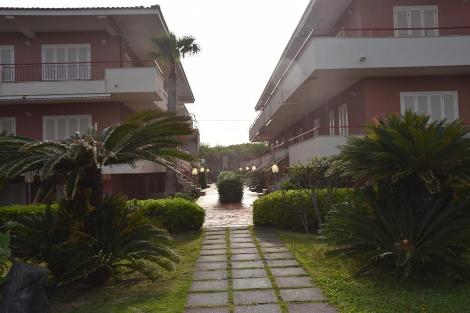 Property building, Facade/entrance, Garden, Floor plan, Garden view, Mountain view, Street view