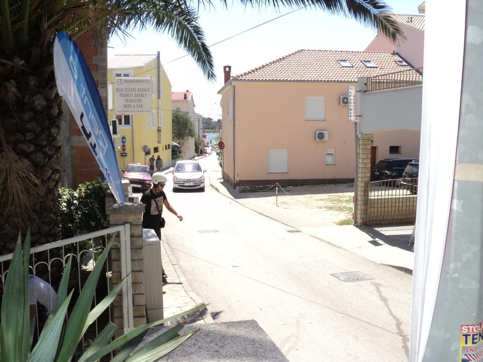 Neighbourhood, Sea view