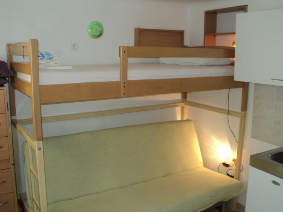 Seating area, bunk bed