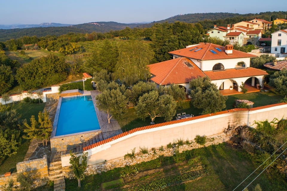 Property building, Garden, Swimming pool
