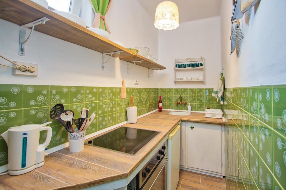 Coffee/tea facilities, Kitchen or kitchenette, Communal kitchen