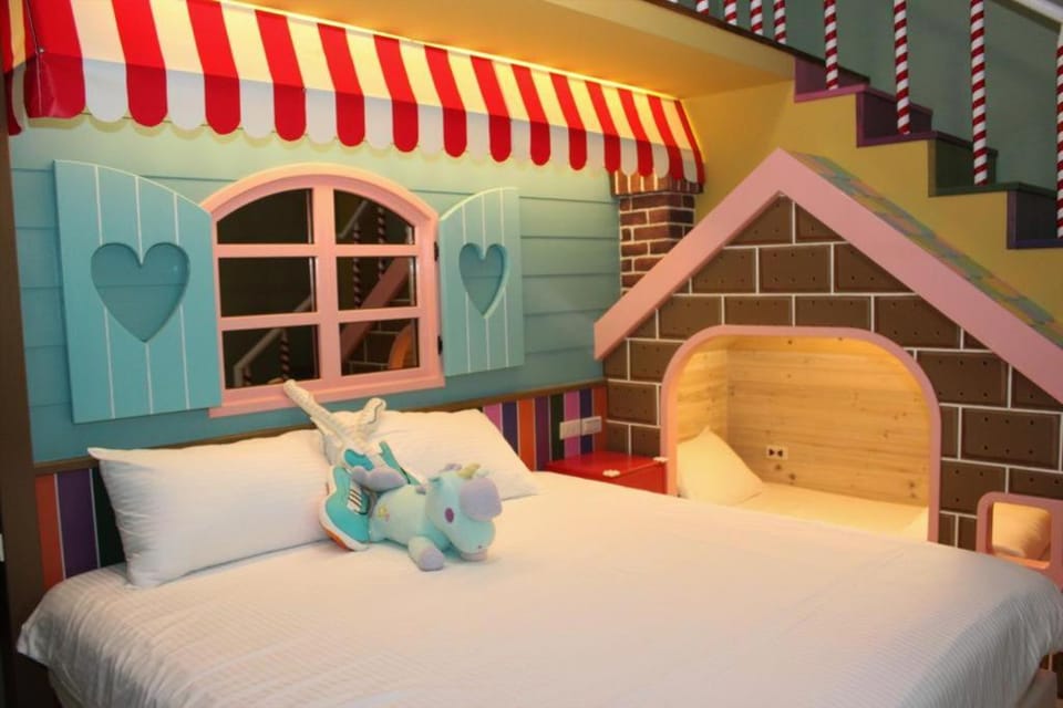 Bed, Photo of the whole room, Bedroom