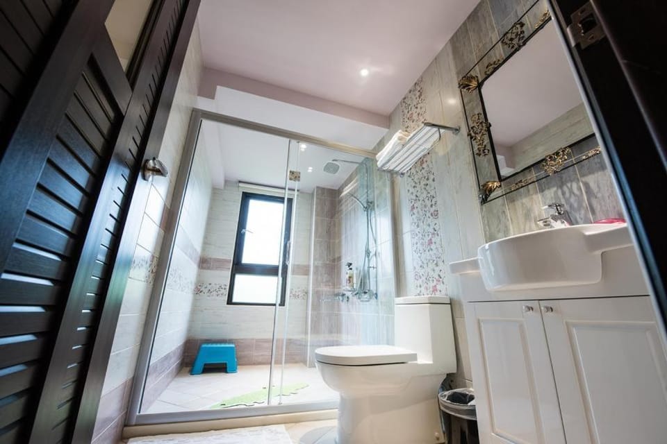 Shower, Toilet, Bathroom, towels