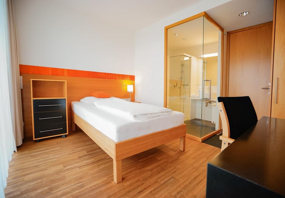 Bed, Photo of the whole room, Seating area, Bedroom