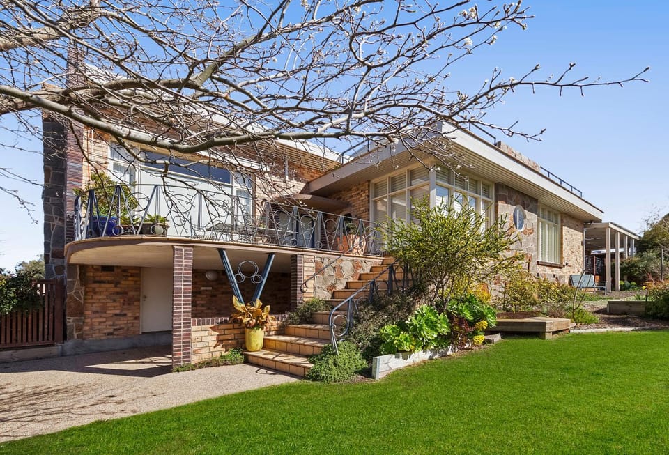 Property building, Garden, Garden, Balcony/Terrace
