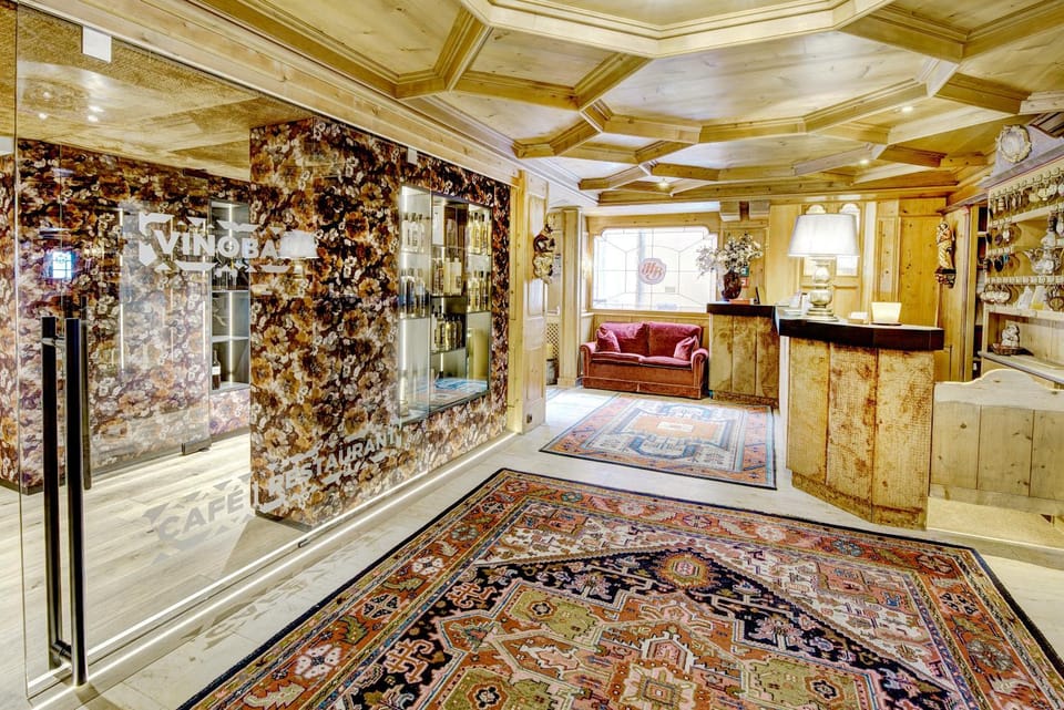 Restaurant/places to eat, Lobby or reception