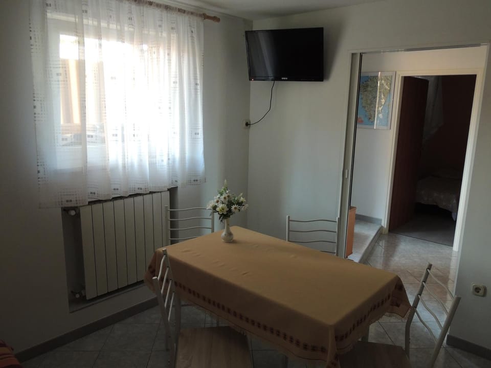 Communal lounge/ TV room, TV and multimedia, Living room, Seating area