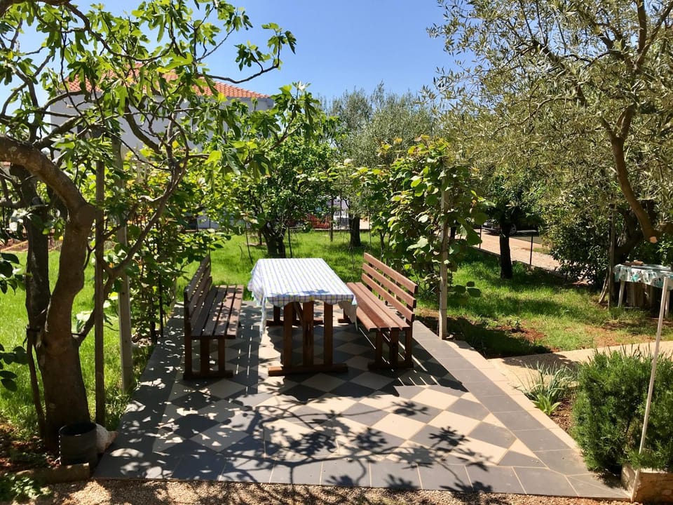 BBQ facilities, Garden