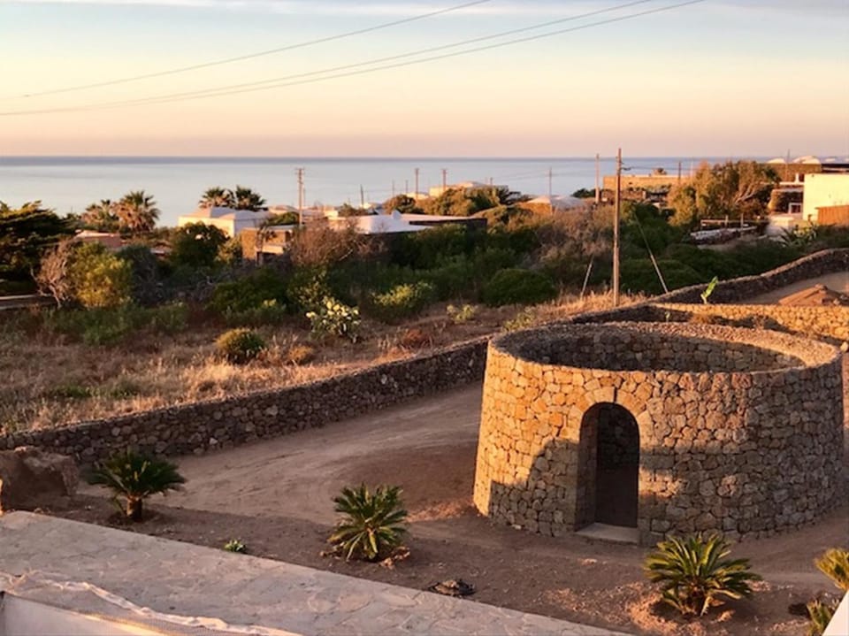 Garden view, Sea view