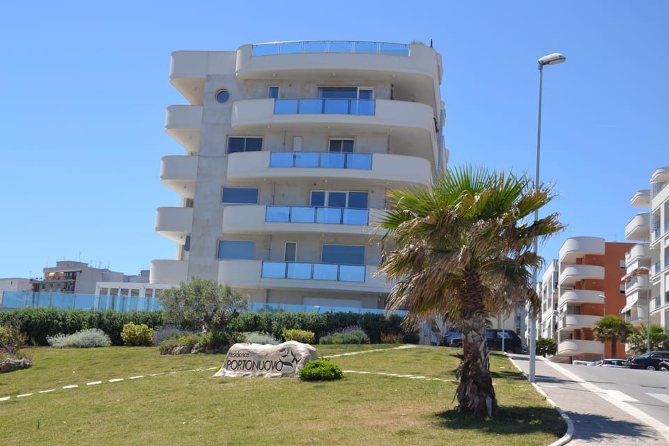 Property building, Facade/entrance