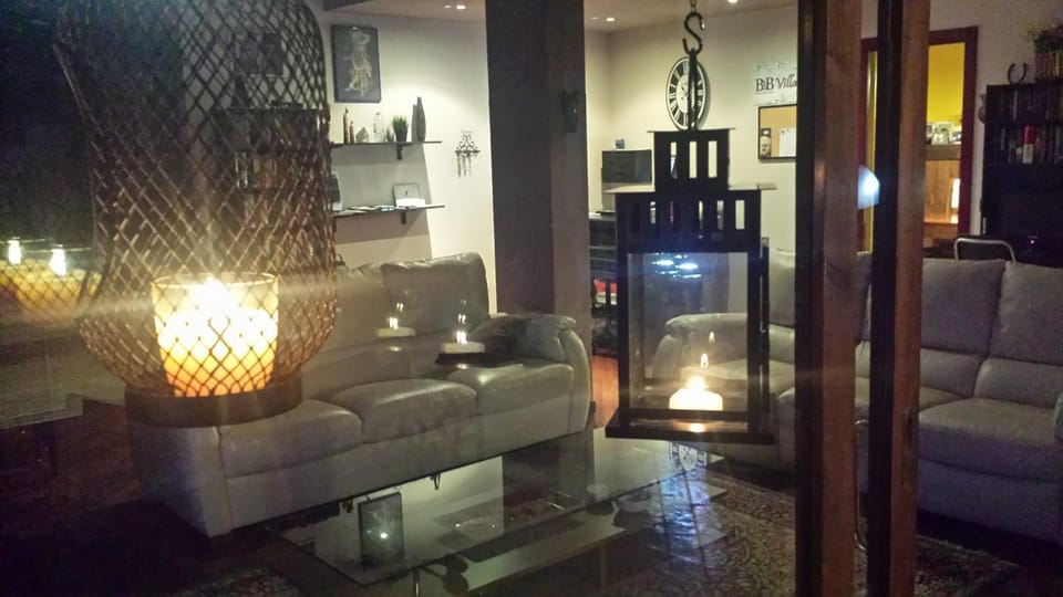Communal lounge/ TV room