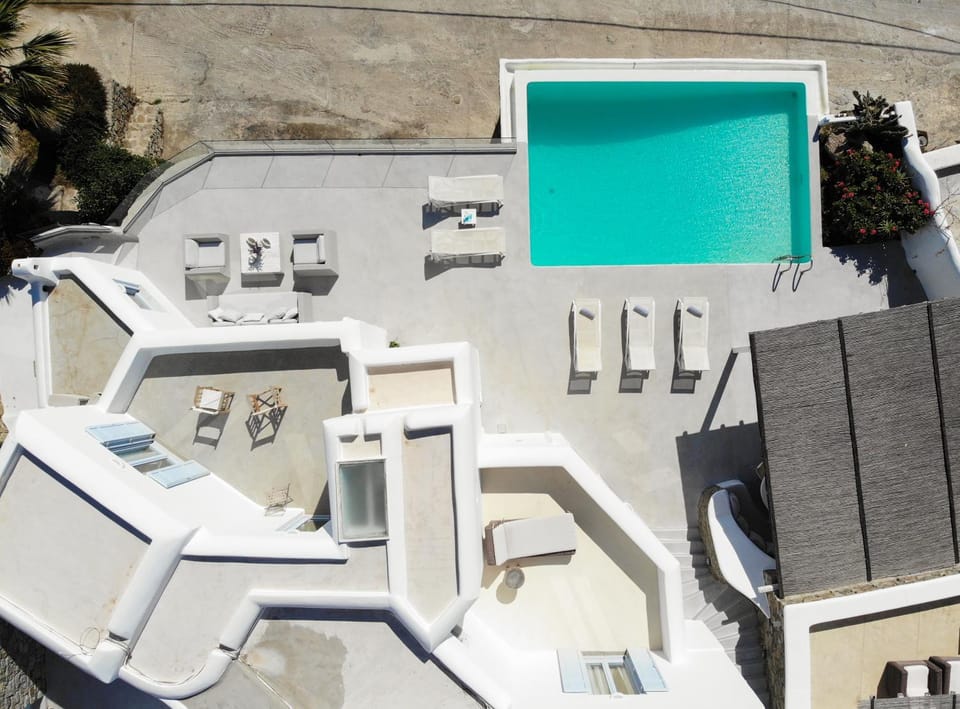 Bird's eye view, Pool view