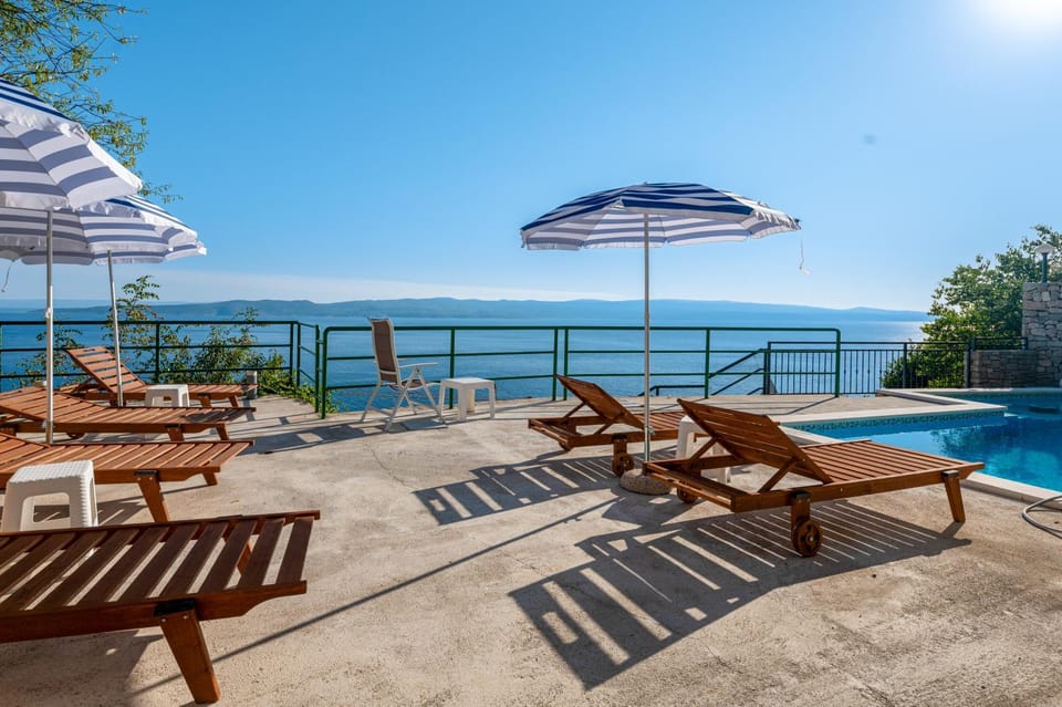 Sea view, Swimming pool, sunbed