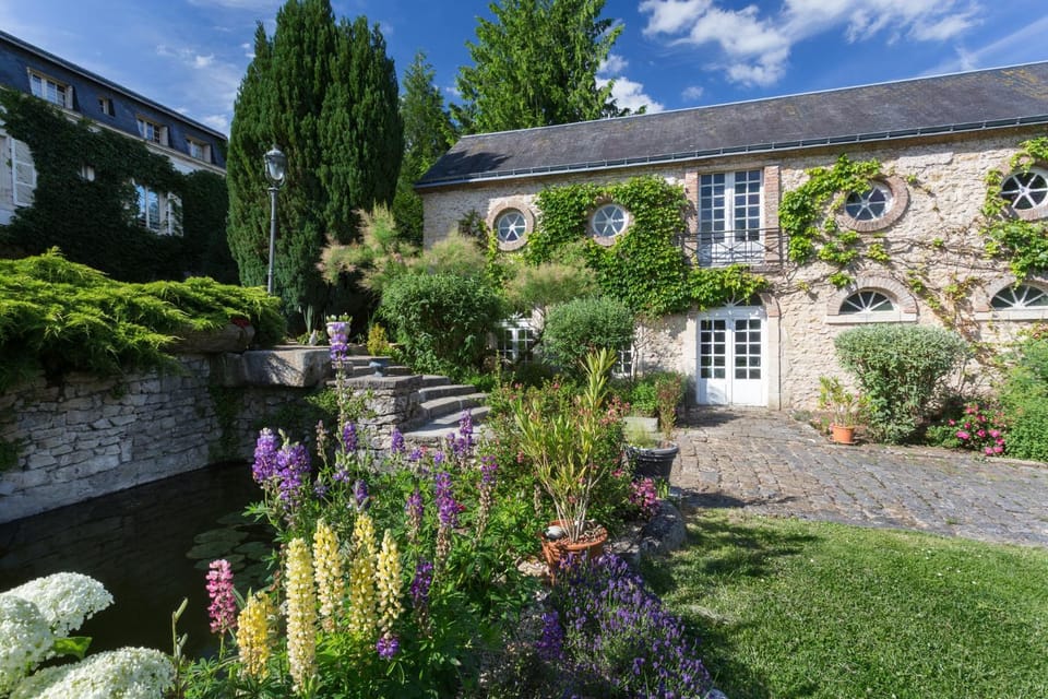 Restaurant/places to eat, Garden, Swimming pool